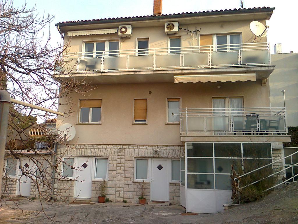 Apartment For Holidays In Pula Room photo
