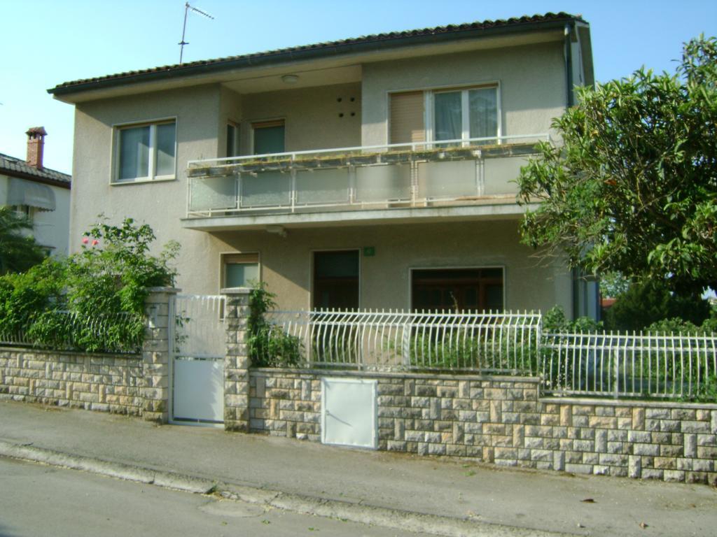 Apartment For Holidays In Pula Room photo