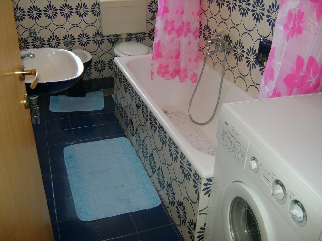 Apartment For Holidays In Pula Room photo