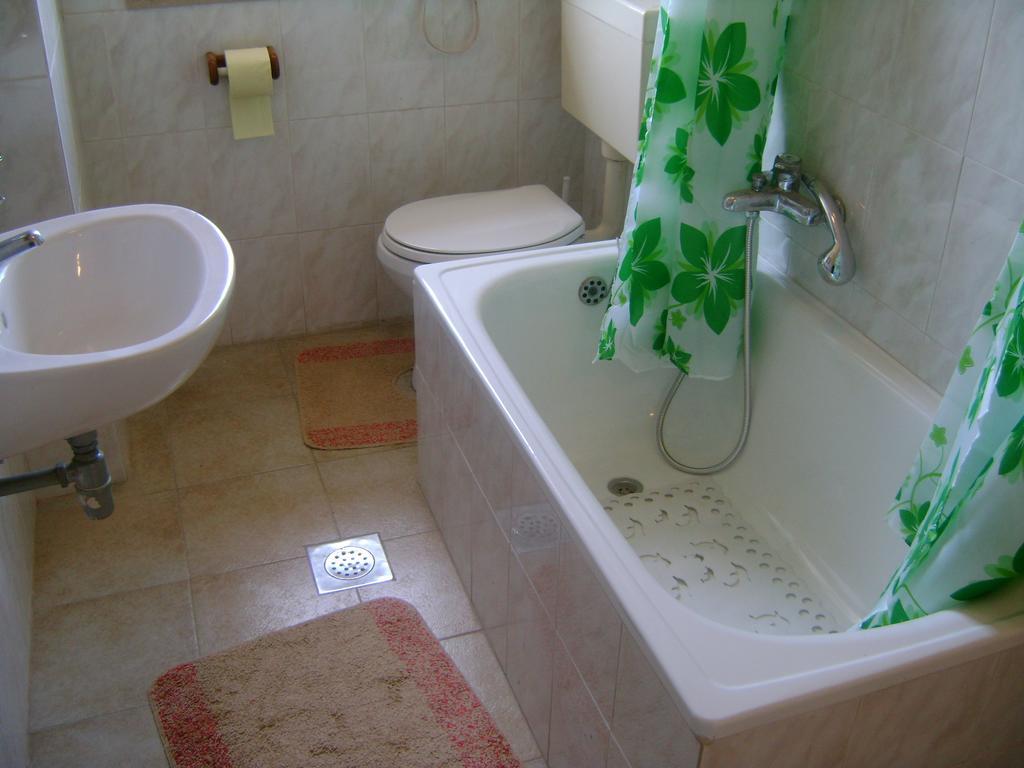 Apartment For Holidays In Pula Room photo